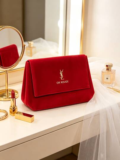 Yves Saint Laurent YSL Saint Laurent Hidden Gold 系列紅色天鵝絨化妝包，奢華翻蓋化妝包，精緻金箔 Logo，天鵝絨質感便攜化妝收納包，梳妝台保養品收納小包，旅行便攜小包，高端禮品化妝包，可收納口紅、粉餅、氣墊粉底等，適合個人使用或送給女性朋友