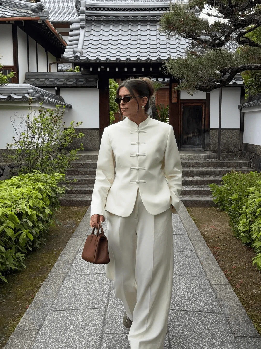 Women's Elegant White Stand Collar Long Sleeve Jacket, Front Button Design, Regular Length, Mid-Layer Shirt Jacket, Autumn/Winter Outfit