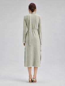 Rich Radi Q's Elegant Women's Pink Mid-Length Dress, V-Neck Design, Embroidery And Belt Details, Slim Hem, Casual Cheongsam Style - Green - View 4