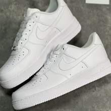 Nike نايك إير فورس 1 لو – أحذية رياضية كلاسيكية باللونين الأبيض والأسود للرجال والنساء - أبيض - مشاهدة 2