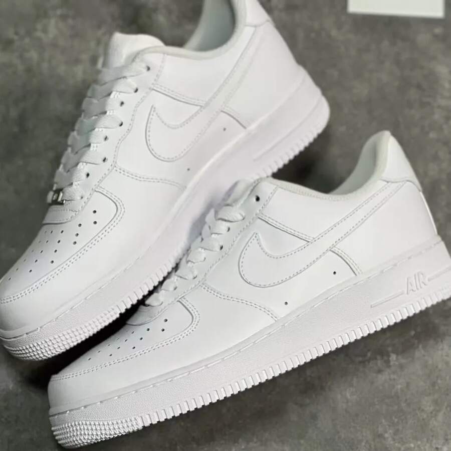 Nike نايك إير فورس 1 لو – أحذية رياضية كلاسيكية باللونين الأبيض والأسود للرجال والنساء
