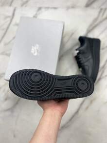 Nike نايك إير فورس 1 لو أسود – أحذية رياضية كلاسيكية للرجال والنساء - الأسود - مشاهدة 7