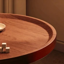 طاولة جانبية دائرية قابلة للطي بتصميم بسيط مع سطح طاولة بملمس الخشب الصلب، تصميم صينية غائرة مقاومة للانسكاب، دعامة حديدية فنية قوية، متعددة الاستخدامات للمنازل ذات المساحات الصغيرة. - لون عشوائي - مشاهدة 6
