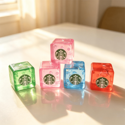 asmodee Nuevo Juguete Anti-estrés Needoh Schylling Squishy de la Serie Maltosa NieDuo Squeeze, Cubo de Hielo Colorido Creativo Estilo Starbucks, Juguete Suave Hecho a Mano y Divertido, Juguete Sensorial de Cuentas Elásticas, Herramienta para Aliviar el Estrés, Serie Relleno, Experiencia Sensorial Interesante y Ligeramente Desafiante, Regalo Perfecto para Fiestas, Decoración de Escritorio, Premio de Aula, Regalo de Navidad, Halloween y Cumpleaños, Regalo de Pascua, Relleno para Bolsa de Recuerdos de Fiesta, Relleno de Calcetín Navideño, Juguete Anti-estrés y Pequeño Recuerdo de Fiesta (Diseño Aleatorio de Caja de Papel Exterior) Needoh