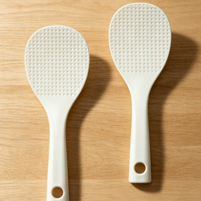 Set van 2 zelfstaande rijstlepels, anti-aanbaklaag rijstlepels gemaakt van PP-plastic, wit, geschikt voor rijstkokers en rijstkommen, hittebestendig, speciaal keukenartikel voor het serveren van rijst 7,1*19,6 cm