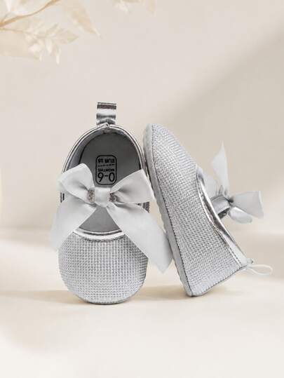 Zapatos para bebé niña con lazo de satén plateado brillante con purpurina, suela blanda, zapatos pre-caminantes para bautizo, cumpleaños y fiesta de vestido