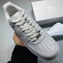 Nike نايك إير فورس 1 منخفضة الرأس بيضاء – أحذية رياضية أنيقة للرجال والنساء - أبيض - مشاهدة 7