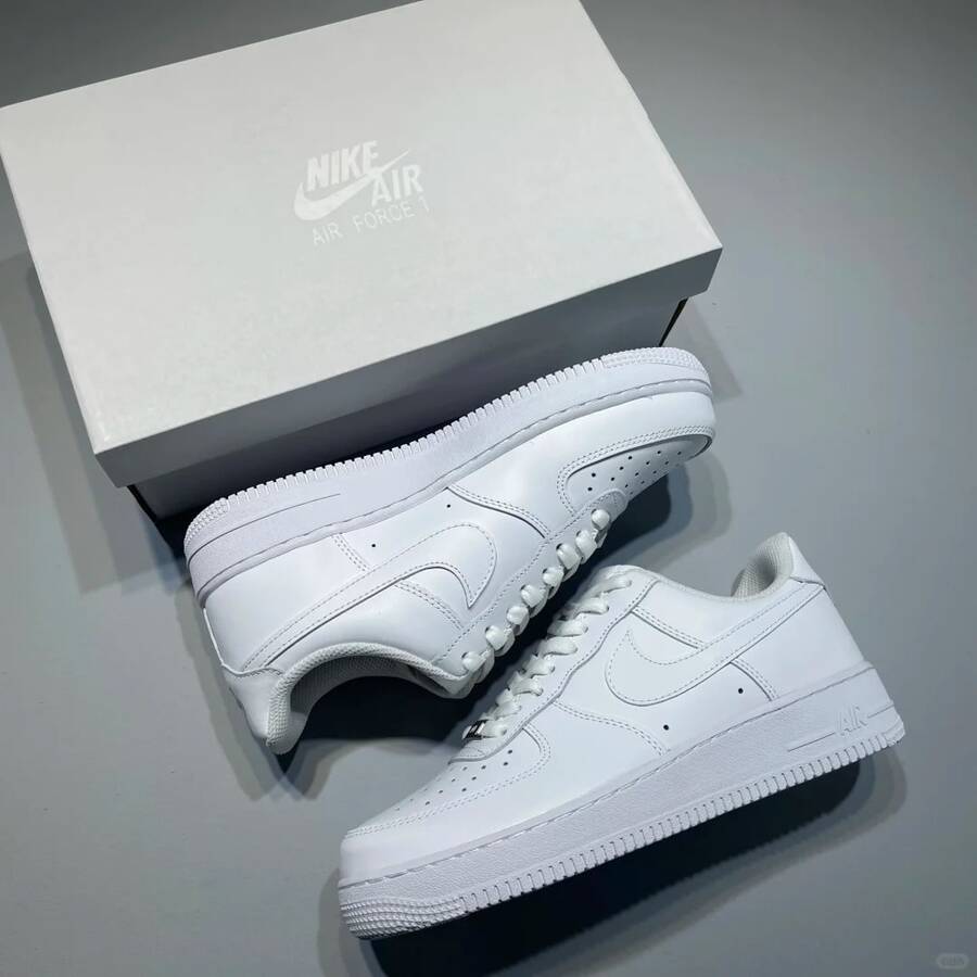 Nike نايك إير فورس 1 منخفضة الرأس بيضاء – أحذية رياضية أنيقة للرجال والنساء