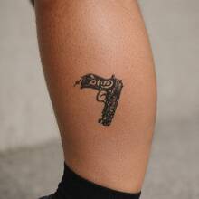 1 pieza Pegatina de tatuaje temporal realista con patrón fresco, impermeable y resistente al roce de PVC para uso diario - Gris - Ver 3