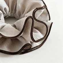 1pc Vintage Plaid 4-Layer Ruffle Scrunchie, Suitable For Girls And Women, Fine Plaid Fabric With Contrast Binding Craft, Fluffy Pleated Design, Elastic Comfortable Non-Damaging To Hair, Can Be Used For Bun And Half-Up Hairstyles, Suitable For Campus Daily Outings And Commuting, Vintage Academic Style Hair Accessory - Multicolor - View 3