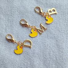 1pc 2-In-1 26 Letters + Pink/White Heart Lobster Clasp, Exquisite Cute Pink Small Heart Keychain/A-Z 26 Letters Keychain/Suitable For Bags, Wallets And Other Decorative Charms - Rubber Duck - View 6
