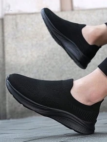 Sepatu Lari Olahraga Slip-On Pria Kasual Minimalis Berbahan Jala Bernapas - Hitam - View 5