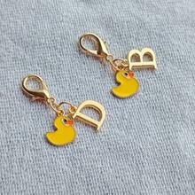 1pc 2-In-1 26 Letters + Pink/White Heart Lobster Clasp, Exquisite Cute Pink Small Heart Keychain/A-Z 26 Letters Keychain/Suitable For Bags, Wallets And Other Decorative Charms - Rubber Duck - View 5