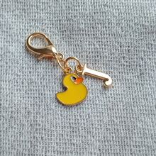 1pc 2-In-1 26 Letters + Pink/White Heart Lobster Clasp, Exquisite Cute Pink Small Heart Keychain/A-Z 26 Letters Keychain/Suitable For Bags, Wallets And Other Decorative Charms - Rubber Duck - View 31