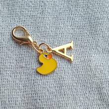 1pc 2-In-1 26 Letters + Pink/White Heart Lobster Clasp, Exquisite Cute Pink Small Heart Keychain/A-Z 26 Letters Keychain/Suitable For Bags, Wallets And Other Decorative Charms - Rubber Duck - View 26