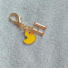 1pc 2-In-1 26 Letters + Pink/White Heart Lobster Clasp, Exquisite Cute Pink Small Heart Keychain/A-Z 26 Letters Keychain/Suitable For Bags, Wallets And Other Decorative Charms - Rubber Duck - View 22