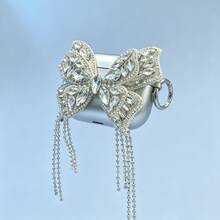 Glam Rhinestone‑Encrusted Big Butterfly Tassel Earbud Case, Matte Silver Hard Shell Shock‑Absorbing Luxury Bling Earphone Protective Cover With Decorative Butterfly Ornament. 1/2/3/4/Pro/Pro2(Nd)/Pro(3rd) - Silver-bright - View 2