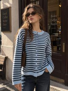 Cardigan Rajut Bergaris untuk Wanita, Lengan Panjang, Leher Bulat, Kancing Depan, Bahu Longgar, Bahan Elastis Sedang, Potongan Reguler, Cocok untuk Musim Gugur & Musim Dingin - Blue and White - View 4