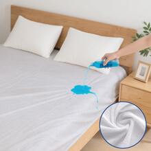 POLIGONO Protector de Colchón contra Derrames Blanco POLÍGONO, Tipo Sábana Ajustable, 1 Pieza con Bolsillo de 35 cm, Medidas 100x200, 150x200, 180x200 y 200x200 cm, para Cama - Blanco - Ver 2