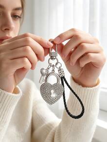 1pc Fashionable European & American Luxury Creative Versatile High-End Heart Lock Keychain Bag Charm, Suitable For Women's Car Key, Bag Decoration And Gift - Silver - View 1