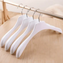 4pcs Black & White Non-Slip No-Mark Hangers Set, Shoulder Textured Design Prevents Clothes Slipping, Home Closet Storage Hanging Rod, Black & White Minimalist Style, Strong Load-Bearing Not Easy To Break, Durable Anti-Fall No Pilling - View 3