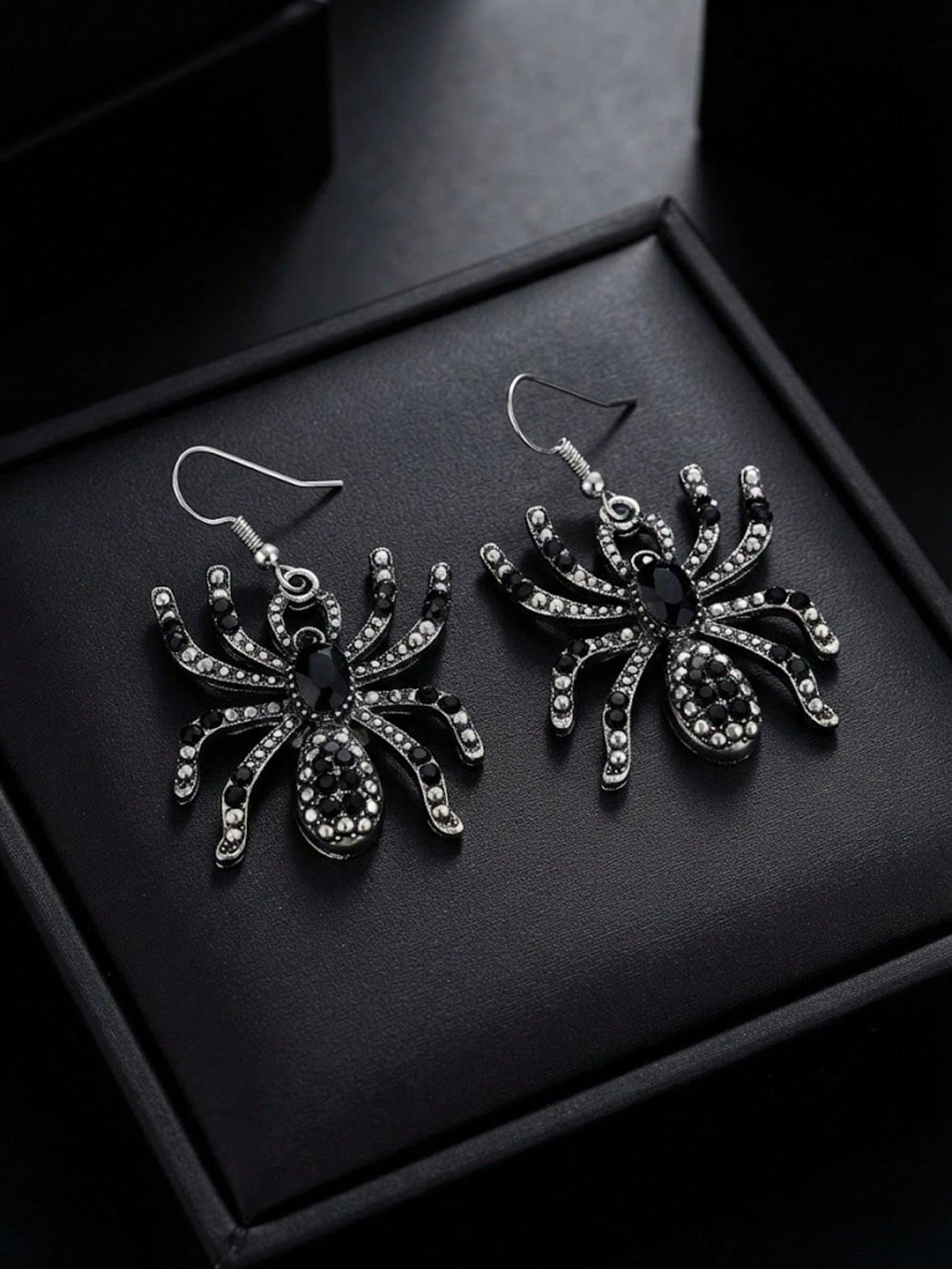 Gothic Rhinestone Black Spider Pendant Earrings, Vintage Punk Halloween Crystal Animal Earrings For Women, Dark Subculture Jewelry - Black - View 1