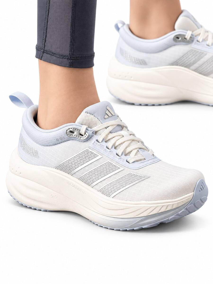 Adidas Sepatu lari wanita model baru dengan bagian atas berbahan jala yang bernapas, ringan, dan menyerap guncangan. - Putih/Biru Muda - View 1