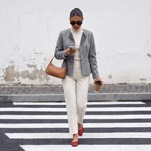 Autumn/Winter Grey Round Neck Gold Round Button Cinched Waist Short Overcoat, Minimalist Fine Tweed Texture French Commuter Jacket - Grey - View 5