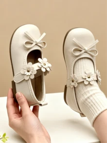 Girls' Flat Mary Jane Shoes With Bow Toe, 3D Flower & Metal Center Decor, Hook & Loop Strap, Round Toe, Soft Sole, Lightweight, Sweet Princess Style, Suitable For Daily Wear, Party, Banquet, All Seasons - Beige - View 2