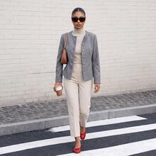Autumn/Winter Grey Round Neck Gold Round Button Cinched Waist Short Overcoat, Minimalist Fine Tweed Texture French Commuter Jacket - Grey - View 2