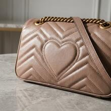 GUCCI 1. Tas Bahu Rantai Quilted Chevron Wanita, Tas Selempang Flap dengan Perangkat Keras Emas Vintage - Merah tua - View 3