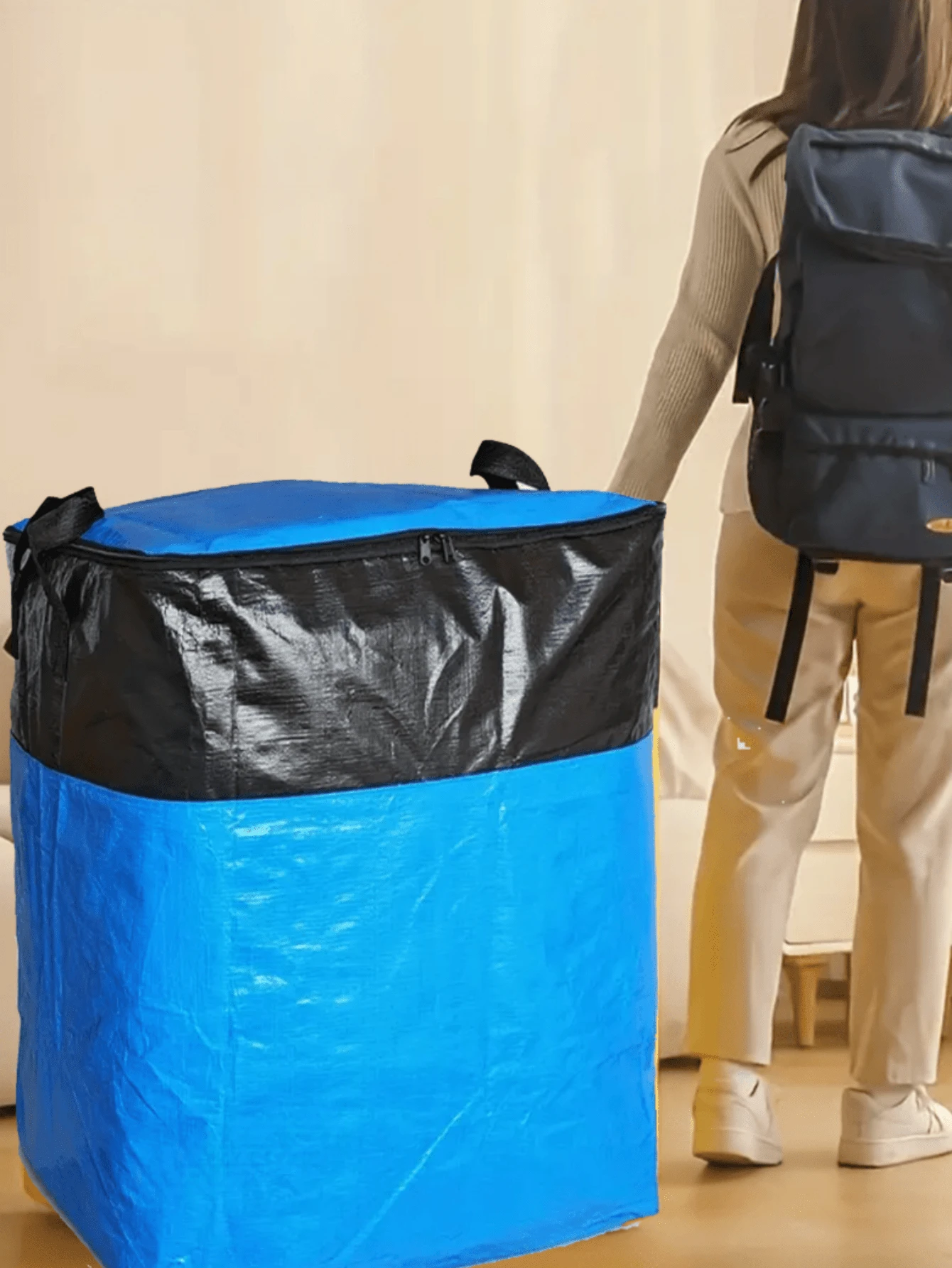 1 Tas Pindahan Ekstra Besar dengan Resleting. Sempurna untuk Pindahan, Perjalanan, dan Penyimpanan. Desain Persegi Panjang Kapasitas Besar Menghemat Ruang dan Dapat Menyimpan Pakaian, Perlengkapan Tidur, dan Barang-barang Rumah Tangga. Tahan Lama dan Mudah Dibawa.