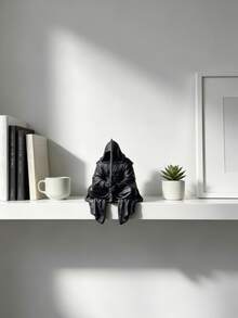 Patung Penjaga Berkerudung Tanpa Wajah Cetak 3D untuk Rak Buku/Rak Dinding/Tepi Monitor, Desain Jubah Abstrak Orisinal, Figur Tanpa Wajah dengan Kaki Terentang, Pelindung Meja Meditasi Sci-Fi, Dekorasi Minimalis untuk Kantor, Ruang Belajar, Ruang Bermain Game, Hadiah Kreatif untuk Pria - Patung Penjaga Bertudung Tanpa Wajah yang Duduk - View 12