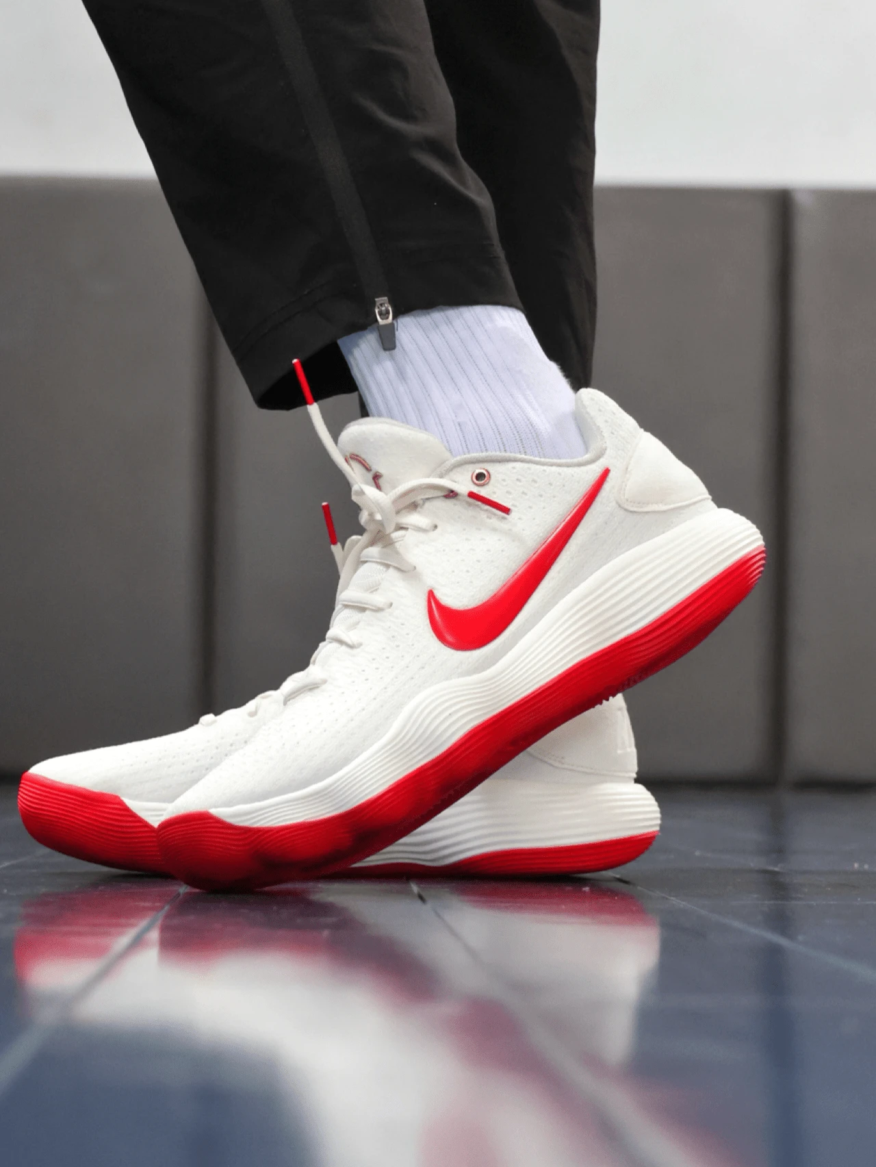 Nike Hyperdunk Men's Low-Top Basketball Shoes, Synthetic Leather And Fabric, Supportive Cushioning, Non-Slip, Durable, Responsive, Comfortable, Breathable - White Red - View 1
