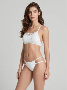 Aesletic 1 Set Women's Lace Patchwork Lingerie, Comfortable Criss-Cross Strap Non-Wired Bra And Mid-Waist Thong - White - View 2