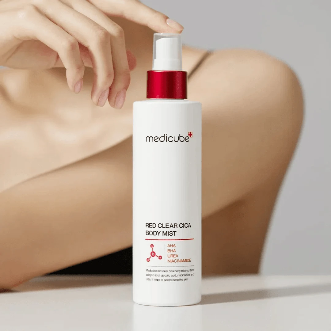 Medicube Red Clear Cica Body Mist 200ml – رذاذ الجسم بالسيكا، العناية اليومية بالجسم - معطر جسم - مشاهدة 1