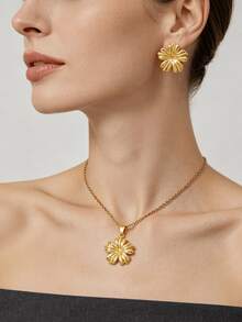 Ins Creamy Korean French Luxury 304 Stainless Steel Jewelry Set Square Textured Floral Star Heart Pendant Necklace & Earrings Minimalist Niche Design Showcasing Personalized Charm Simple Fashion Multi-Occasion Wear Hypoallergenic Fade-Resistant - Gold - View 6