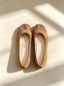 Women's Vintage Patchwork Textured Plaid Square Toe Flat Shoes - Brown - View 3