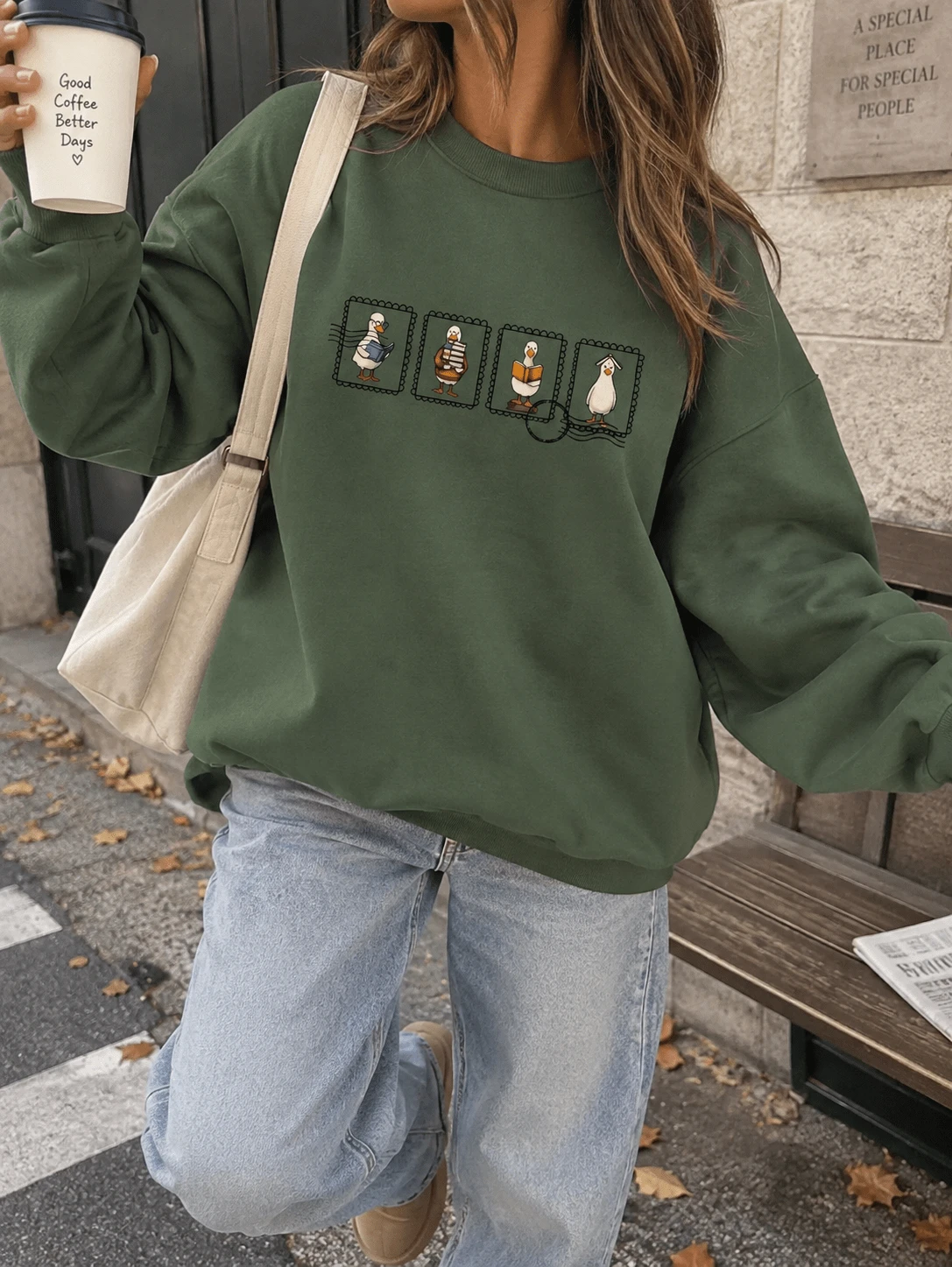 女款橄欖綠鴨子圖案寬鬆衛衣,圓領長袖休閒套頭衫,可愛秋季女裝 - 綠色 - 查看 1