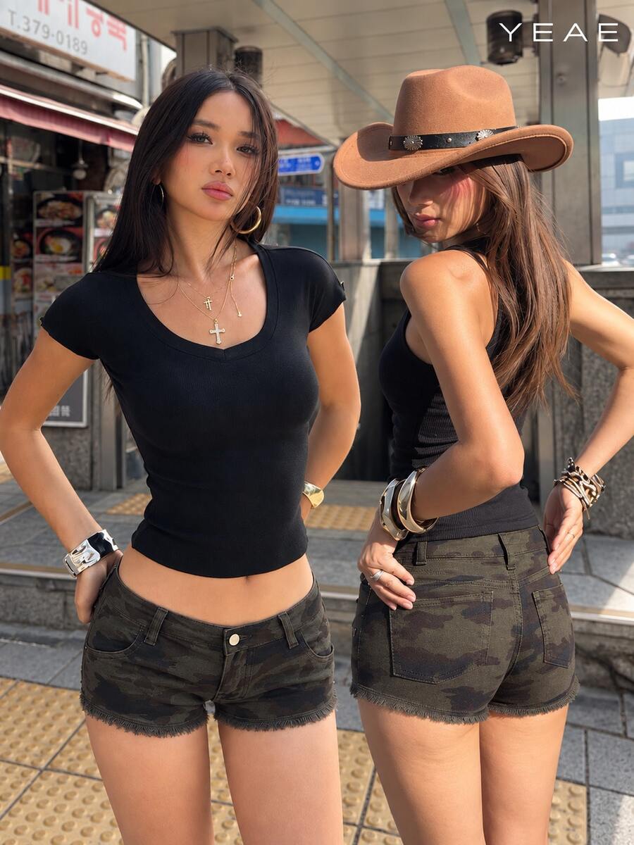 YEAE | Celana Pendek Denim Kamuflase Pinggang Rendah - Desain Elastis, Sempurna untuk Pakaian Musim Panas