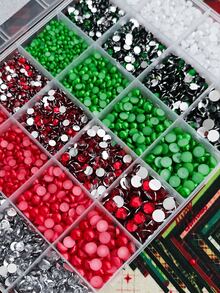 24 Grids All-In-One Christmas Flatback Rhinestones Kit, Mixed Red Green White 3mm/4mm/5mm/6mm Multi-Size Crystal Rhinestone & Pearl Beads, Sparkly 3D Nail Art Decorations & Gems For DIY Manicure Nail Supplies Nails Nail Gems - Multicolor - View 5