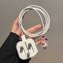3件組相容 17英國版18W/20W原裝充電器保護殼（不含線材保護套）TPU透明軟殼防摔，極簡可愛女孩粉色櫻花蝴蝶結40W Apple快充USB-C轉Lightning數據線接頭咬痕保護套，手機配件裝飾，送給親友的理想禮物 - 紅櫻桃英文 - 查看 4