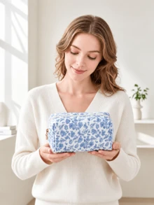 White Base Blue Floral Quilted Makeup Bag, Large Capacity Portable Travel Cosmetic Storage Bag, Lightweight Toiletry Organizer, Suitable For Daily And Travel Use - Blue - View 3