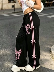 بنطلون طويل فضفاض بأسلوب قوطي حلو، مطبوع عليه فيونكة دانتيل، خصر مطاطي بتصميم رباط سحب، خط جانبي وردي، ملابس شارع فضفاضة - الأسود - مشاهدة 2