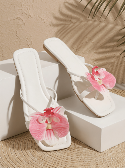 CAJUNI Sandalias tipo slide de verano con mariposa y flores para mujer, chanclas de playa versátiles de punta cuadrada y suela plana