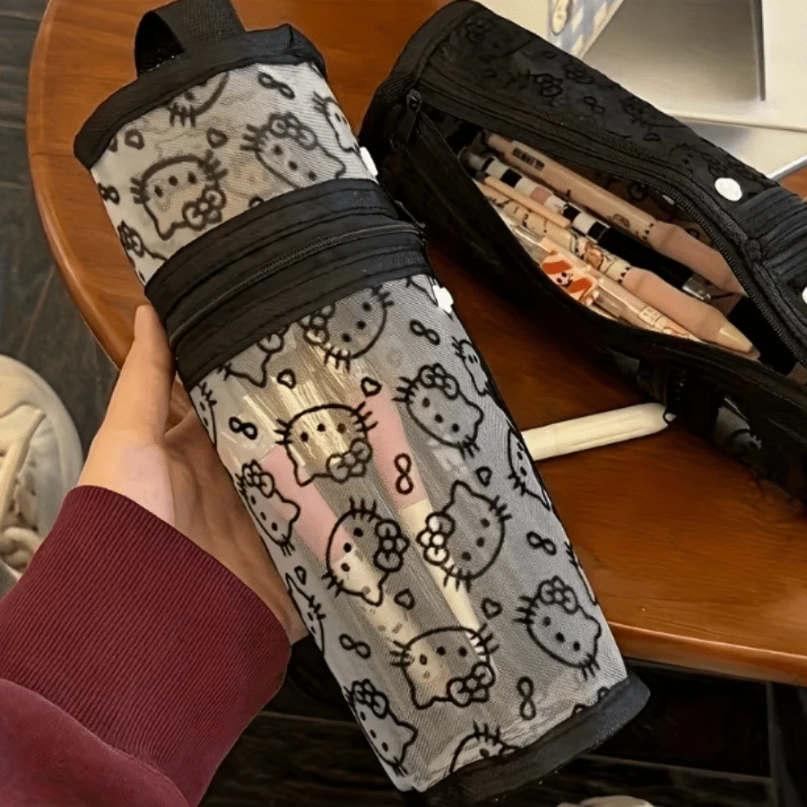 Hasbro Sanrio Hello Kitty 可愛刺繡毛氈水桶包-大容量文具收納筆袋,開口式設計,圓形收納隔層,適合文具收納,聖誕節與萬聖節完美禮物 - 彩色 - 查看 1