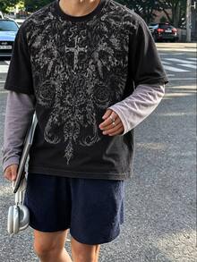 Krometka 男士哥德復古十字架與玫瑰 2 合 1 長袖 T 恤，深色滿版印花拼接層次感寬鬆上衣 - 黑色 - 查看 2