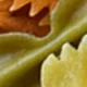 متعدد الألوان