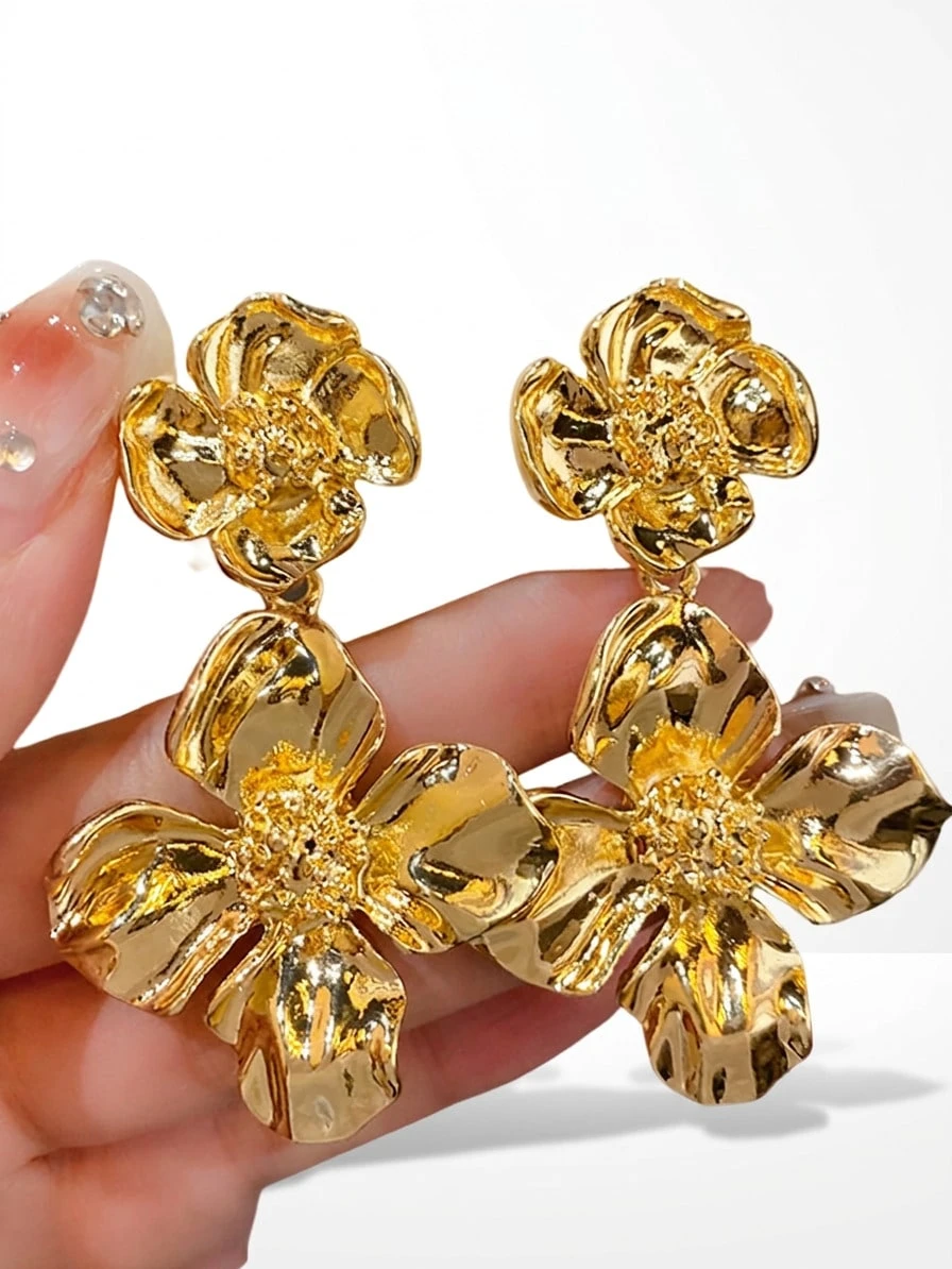 Etoivie Women's Dangle Earrings With Floral Design, Suitable For Daily Wear, Christmas Gift, Holiday Jewelry - Yellow Gold - View 1