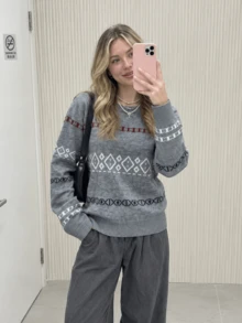Women's Autumn/Winter Vintage Pattern Knit Sweater, Crew Neck Pullover Casual Long Sleeve Top - Grey - View 1